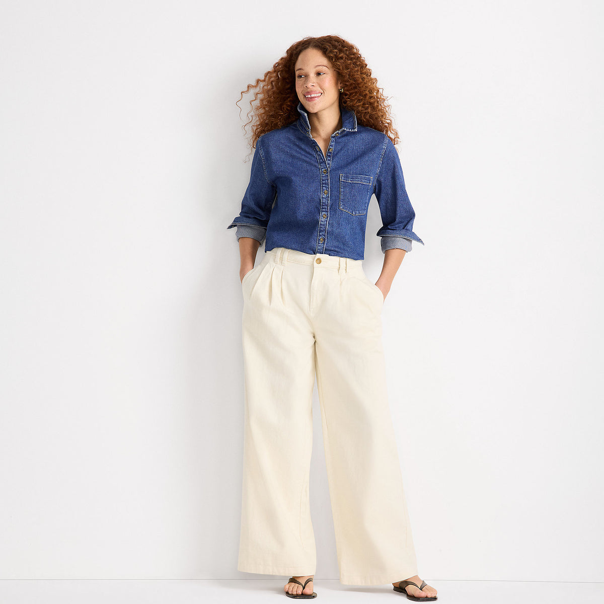 Women's Petite Lightweight Denim Mid Rise Pleated Slouchy Jeans