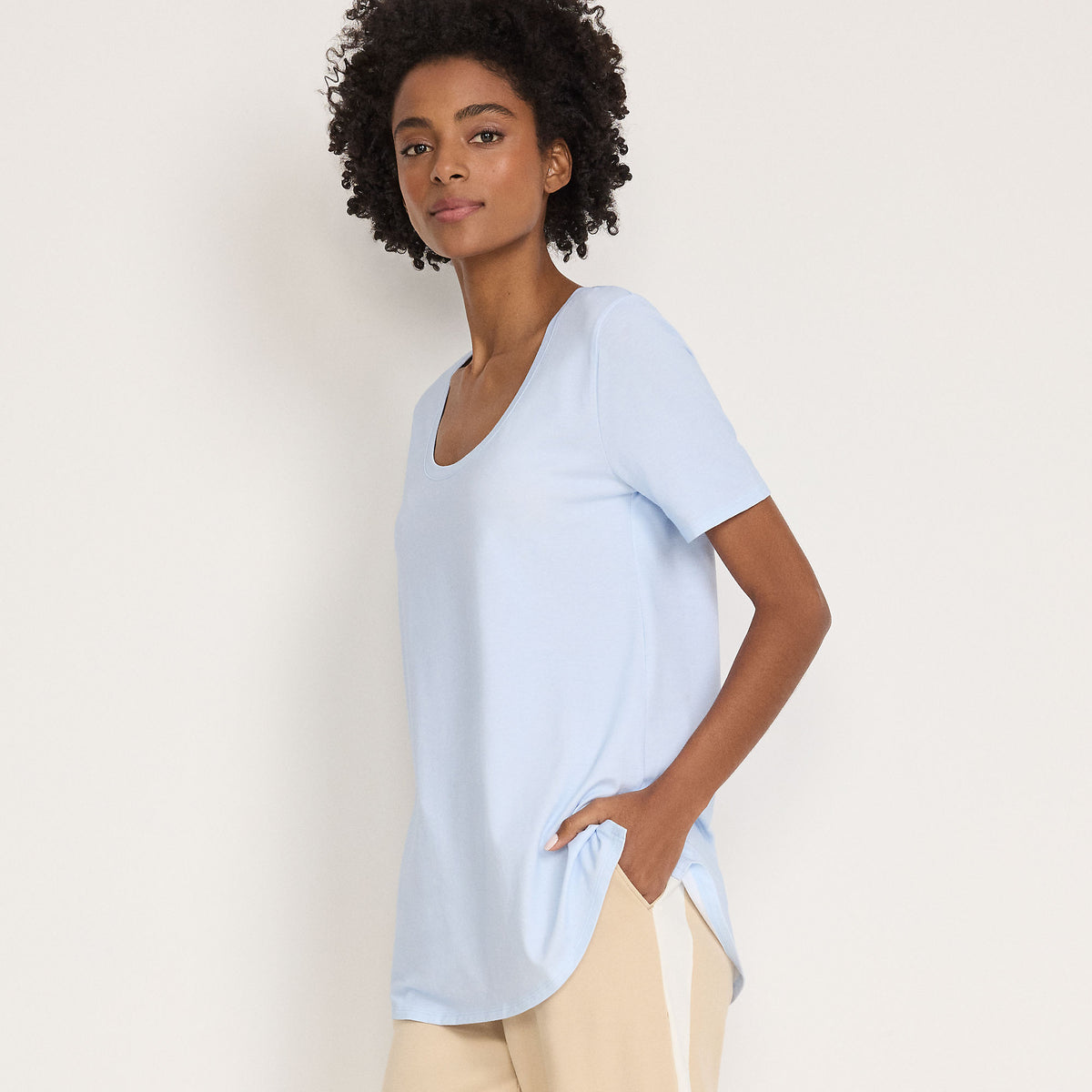 Women's Short Sleeve Power Performance Scoop Neck Curved Hem Tunic Tee